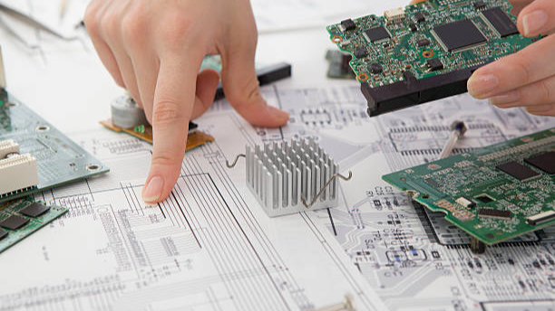 設計に最適な基板材料はFR4ですか？