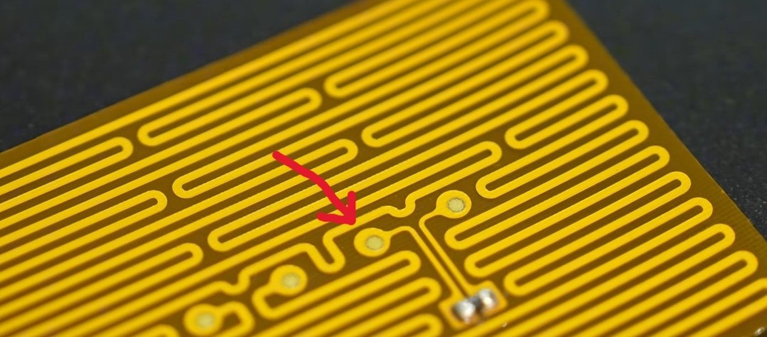 teardrop pad on a flexible heater trace