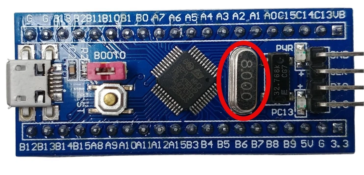 crystal oscillator circled on an stm32 board