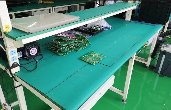 esd safe workbench with anti static table mat